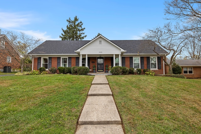 view of front of property featuring a front yard and a porch