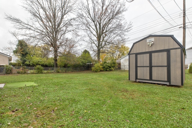 view of yard with a storage unit