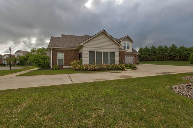 view of front of property featuring a front yard and a garage