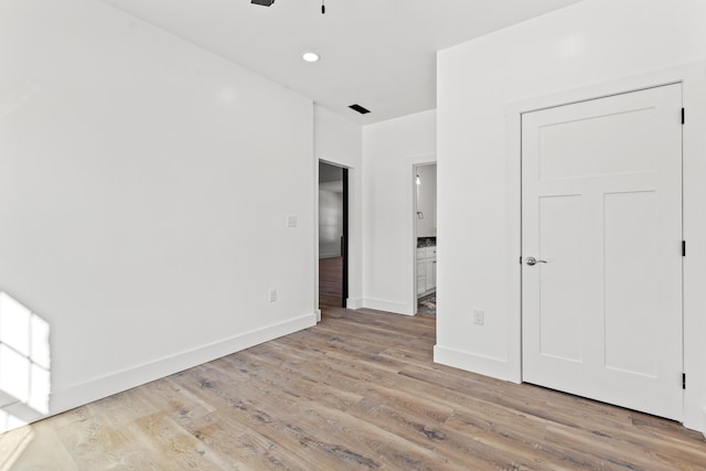 unfurnished bedroom featuring ceiling fan and light wood-type flooring