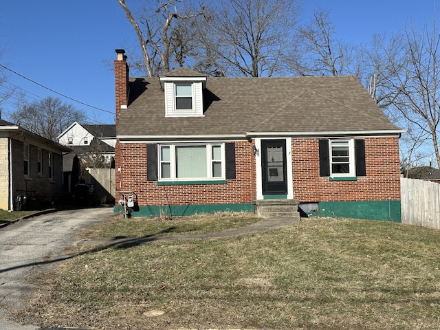 view of front of property featuring a front lawn