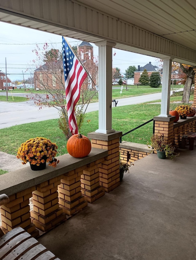 view of patio / terrace with covered porch