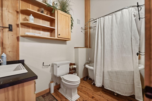 full bathroom featuring shower / bathtub combination with curtain, toilet, vanity, wood finished floors, and baseboards