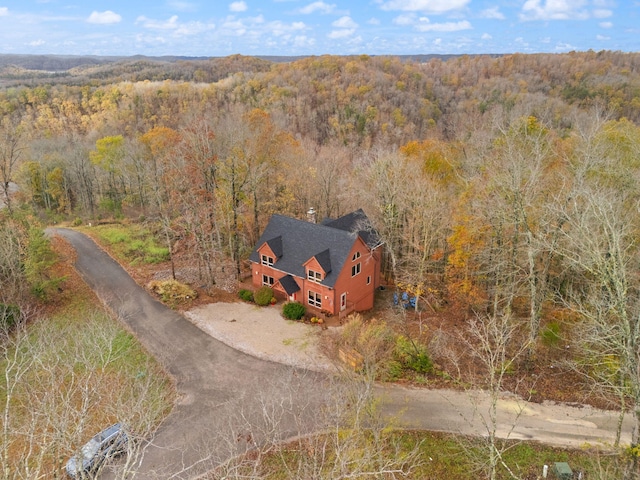 birds eye view of property featuring a wooded view