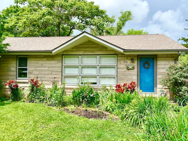 ranch-style home with a front yard