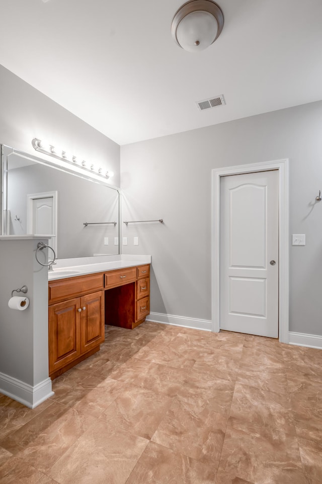 bathroom with vanity