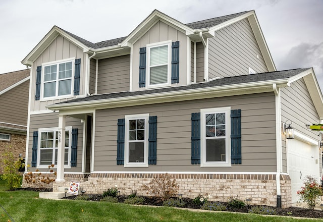 528 Old Station Rd, Frankfort, KY 40601 - view of front facade with board and batten siding and a garage