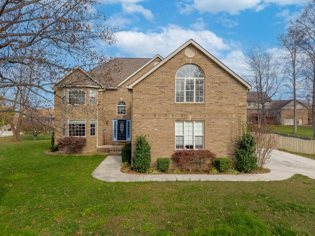 front facade featuring a front yard