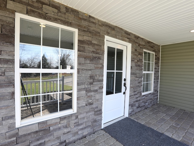 entrance to property featuring covered porch