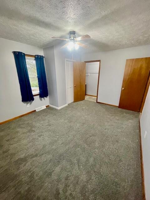 unfurnished bedroom featuring carpet, ceiling fan, a textured ceiling, and a closet