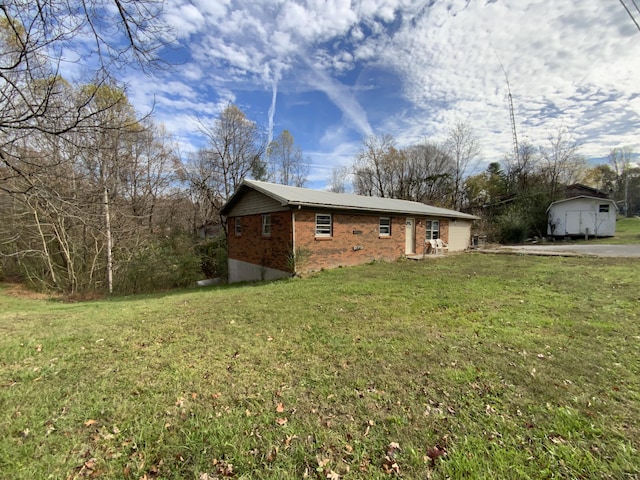 view of side of property featuring a yard