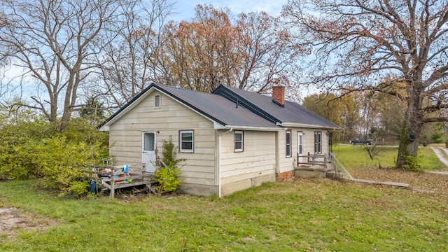 back of house featuring a yard