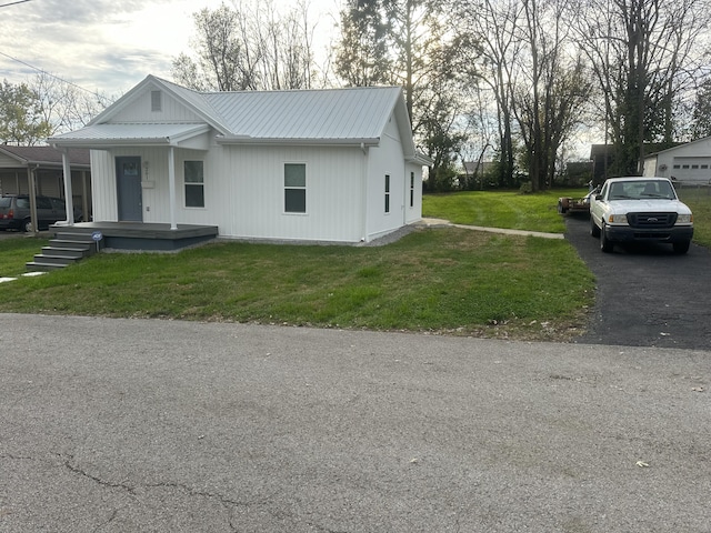 view of front of house with covered porch and a front yard