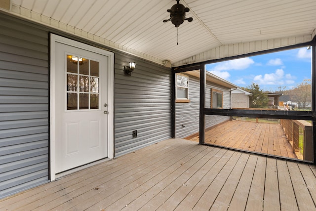 deck with ceiling fan