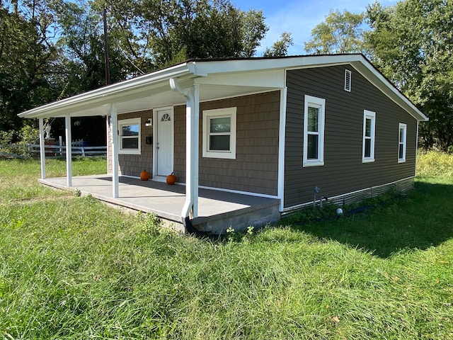 view of front of home with a porch and a front lawn