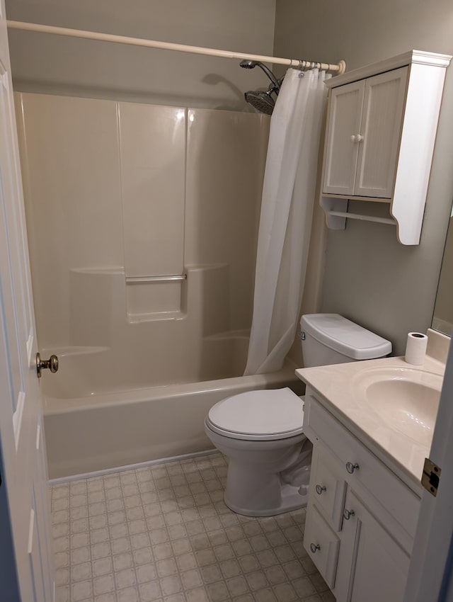 full bathroom featuring shower / bath combo with shower curtain, vanity, and toilet