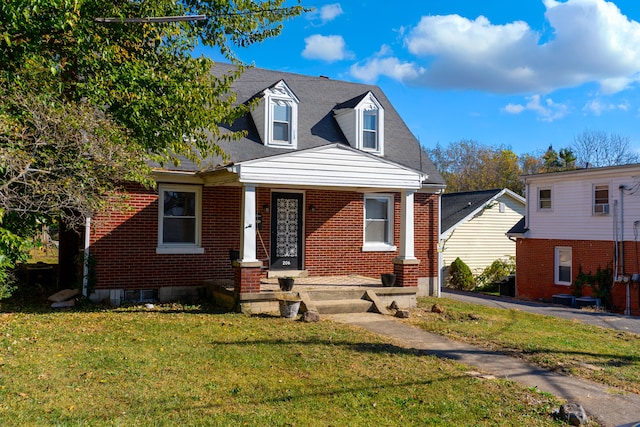 view of front facade featuring a front yard