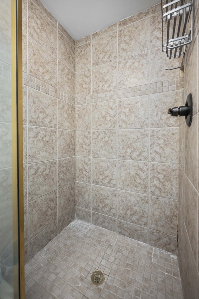 bathroom with a tile shower