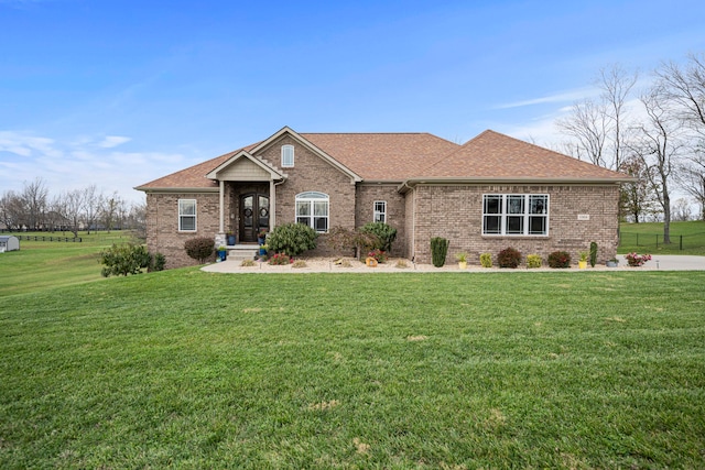 view of front of house featuring a front lawn