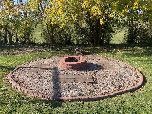 view of yard featuring a fire pit