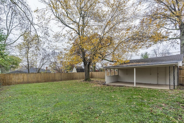 view of yard featuring a patio area