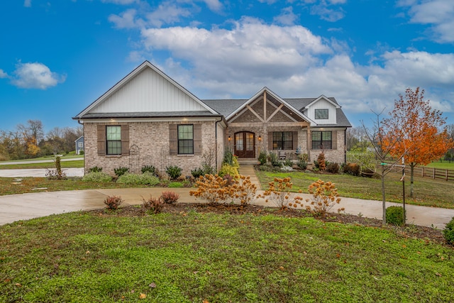 craftsman-style home featuring a front lawn