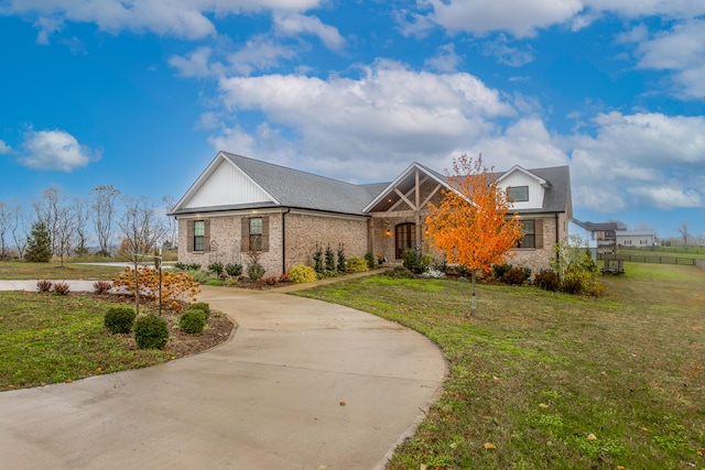 view of front of home featuring a front lawn