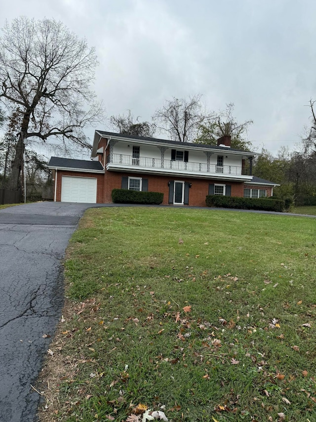 view of front facade with a front yard