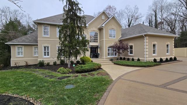 front facade featuring a front yard