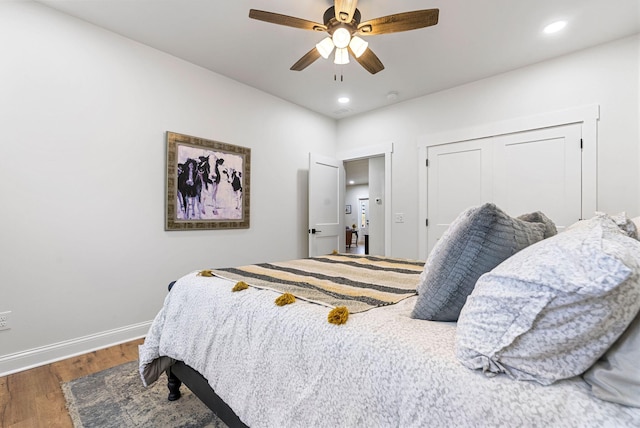 bedroom featuring recessed lighting, a closet, ceiling fan, wood finished floors, and baseboards