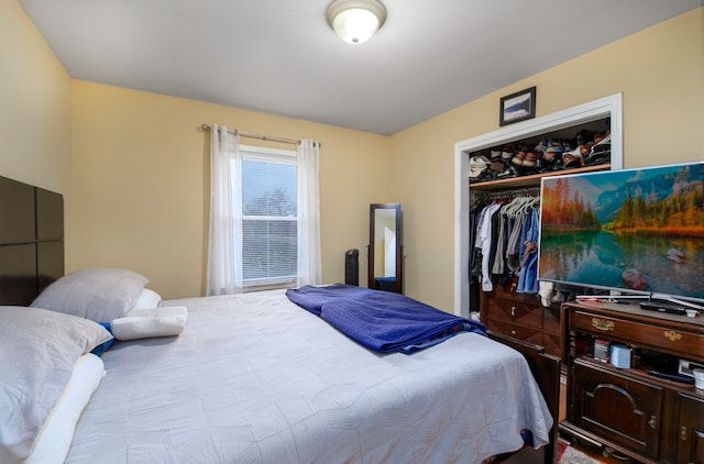 bedroom featuring a closet