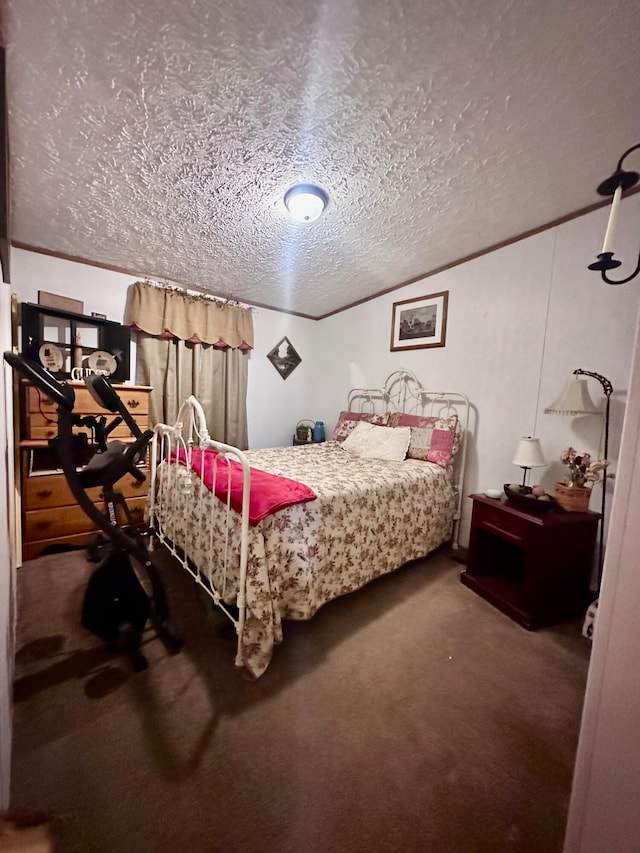 bedroom featuring carpet floors and a textured ceiling