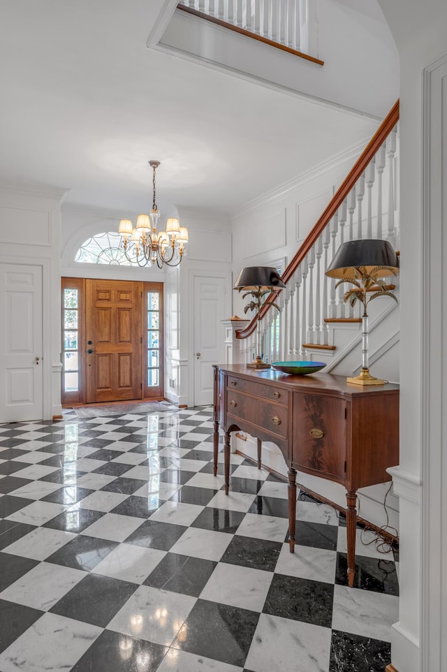 entryway featuring an inviting chandelier and crown molding