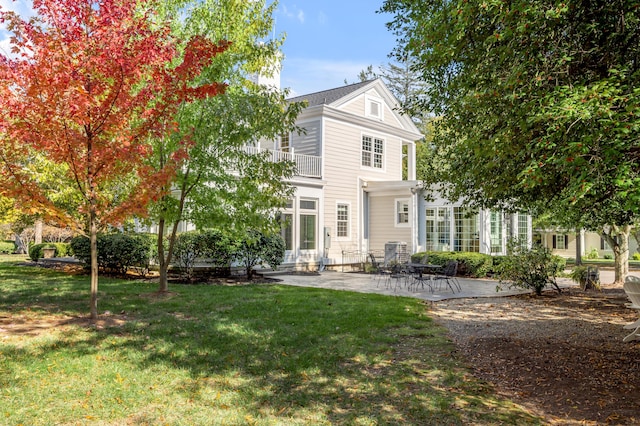 1602 Winners Cir # 41, Lexington, KY 40513 - back of property with a balcony, a patio area, and a lawn