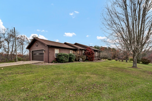 view of front of house featuring a front lawn and a garage