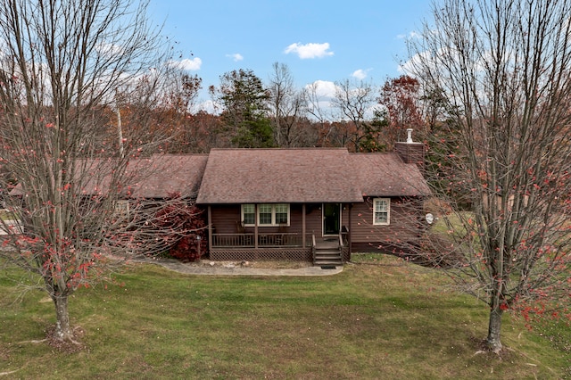 view of front facade featuring a front yard and a porch