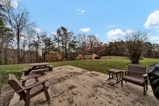 view of property's community featuring a shed, a yard, and a patio