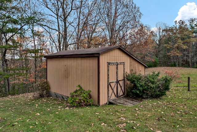 view of outdoor structure featuring a lawn