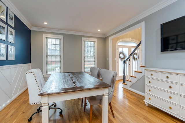 dining area featuring light hardwood / wood-style flooring and crown molding