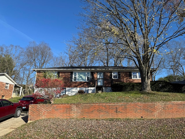 view of front facade with a front lawn