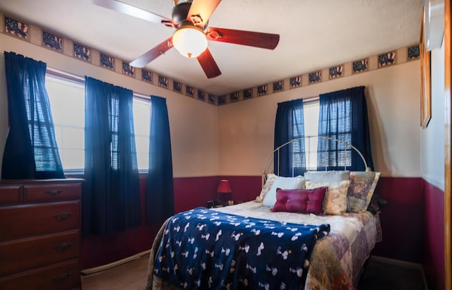 bedroom with ceiling fan