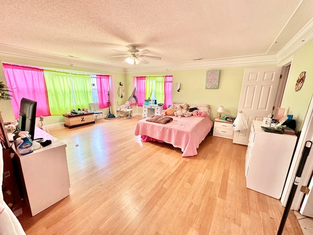 bedroom featuring ceiling fan, light hardwood / wood-style floors, crown molding, and a textured ceiling