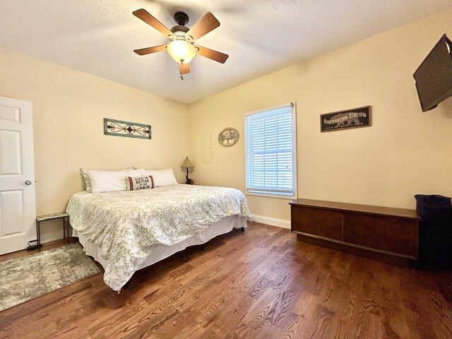 interior space with a barn door, dark hardwood / wood-style floors, and ceiling fan