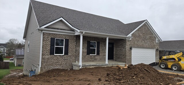 view of front of house with covered porch and a garage