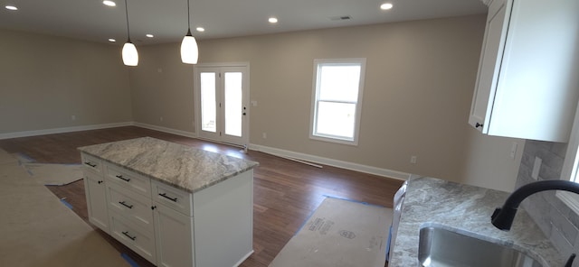 kitchen with dark wood-style floors, visible vents, recessed lighting, a sink, and white cabinets