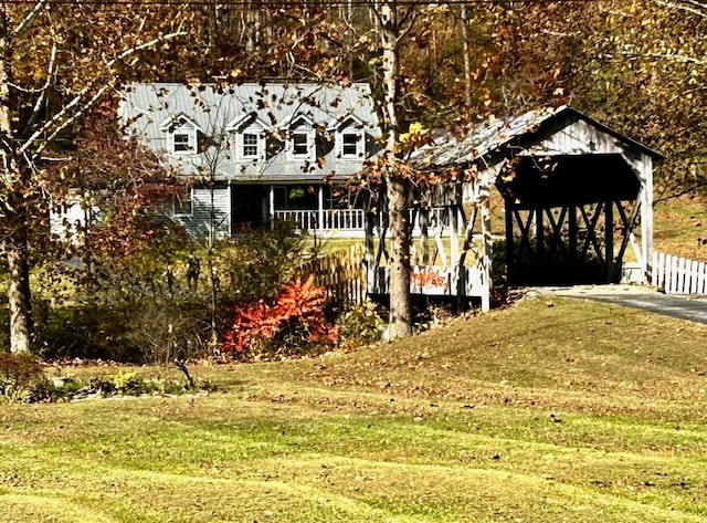 view of yard with a carport