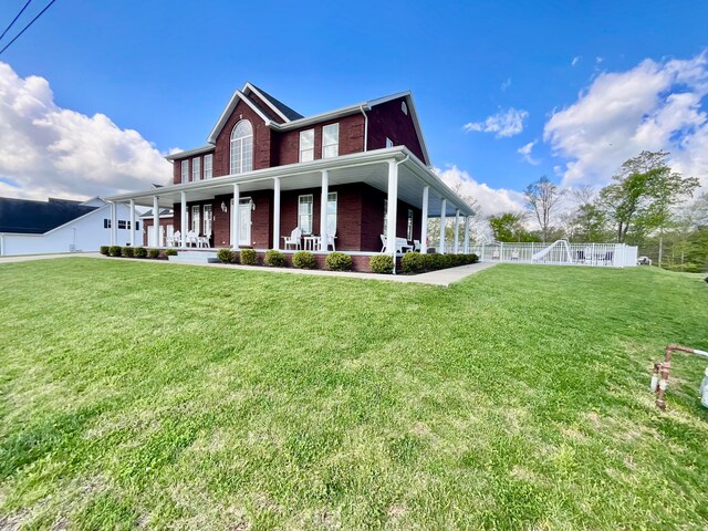 view of front of property featuring a porch and a front lawn