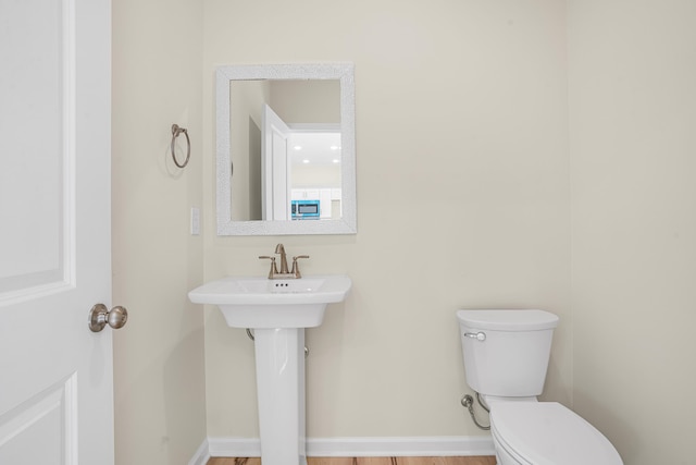 bathroom featuring sink and toilet