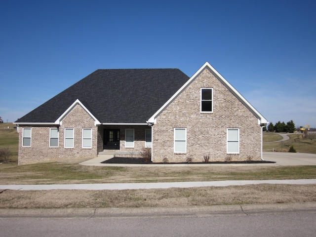 view of front of house with a front lawn