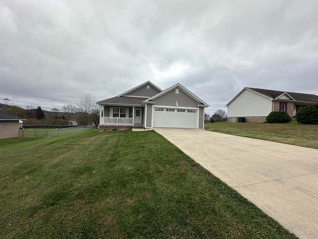 view of front facade featuring covered porch and a front lawn